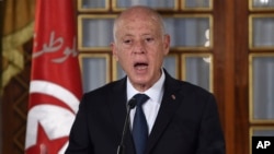 Rais wa Tunisia Kais Saied alipotoa hotuba katika hafla ya kuapishwa kwa serikali mpya katika Ikulu ya Carthage nje ya mji mkuu wa Tunis, Februari 27, 2020.
