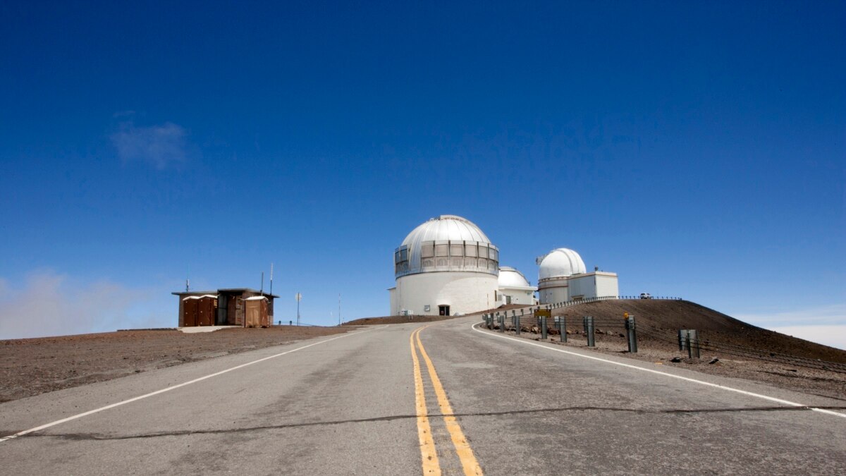 2 Arrested in Hawaii Near Giant Telescope Protest Site
