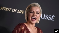 Bebe Rexha saat menghadiri acara gala di Barker Hangar, Santa Monica, California, 11 Oktober 2018. (Foto: dok). 