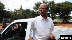 Former U.S. congressman Mel Reynolds arrives at Harare Magistrates court, Feb. 19, 2014.