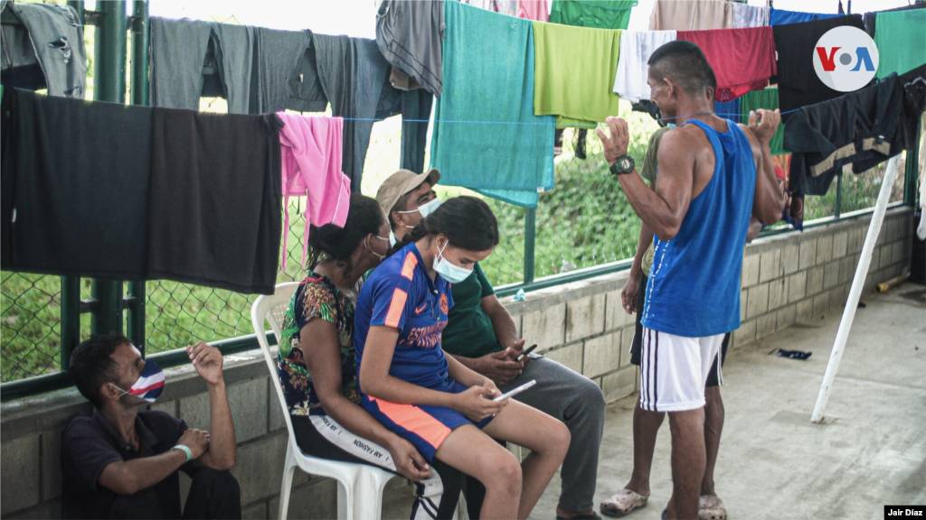 Las familias venezolanas se re&#250;nen nuevamente en los albergues de lado colombiano, tras verse separadas por los enfrentamientos de la Guardia Bolivariana y disidentes de las FARC. Muchos de ellos llevaban d&#237;as incomunicados.