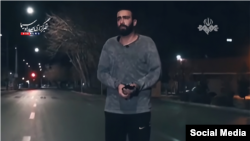  اطلاعات زیادی درباره عرفان کیانی وجود ندارد. این عکس از فیلمی که صدا و سیما علیه او منتشر کرد برداشته شده است.
