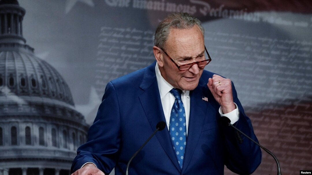 Lãnh đạo khối Đa số ở Thượng viện Chuck Schumer bày tỏ vui mừng khi Đạo luật Giảm Lạm phát được thông qua