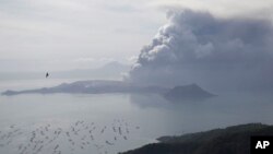 Taal Volcano continues to spew ash on Monday Jan. 13, 2020, in Tagaytay, Cavite province, south of Manila, Philippines. (AP Photo/Aaron Favila)