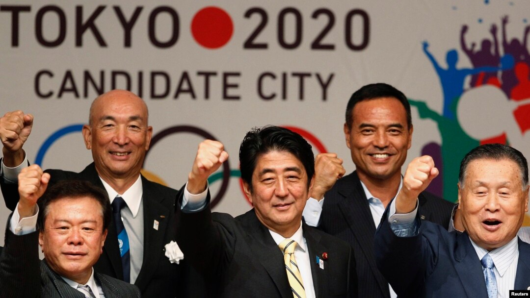 日本首相安倍晉三(中)上週在國際奧委會會議上表示，福島核電站的洩漏處於控制之下。