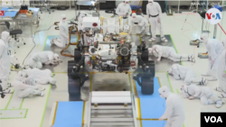 En la imagen una prueba de laboratorio que comprobó la VOA en la NASA, en su estación de Pasadena, California, donde mostraron su nuevo Rover o Astromóvil que enviará a Marte en una misión especial.