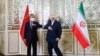 حتی زبان بدن جواد ظریف در دیدار با همتای چینی مورد انتقاد قرار گرفته است