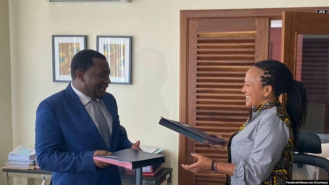 Umushikiranganji ajejwe ikigega ca Reta Domitien Ndihokubwayo na Madame Véronique Kabongo atwara Ibanki y'Isi yose mu Burundi 