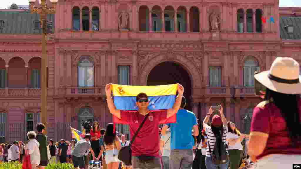 Los venezolanos en Argentina exigen la libertad de los presos políticos en su país.