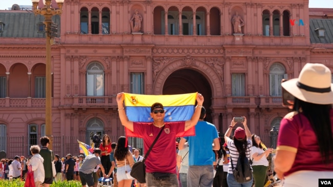 Los venezolanos en Argentina exigen la libertad de los presos políticos en su país.