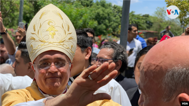 Monseñor Silvio Baez, obispo auxiliar de Managua fue enviado a Roman tras conocerse un plan para asesinarlo, según denunció la iglesia. [Foto: VOA / Houston Castillo]