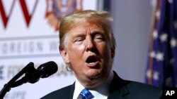 En la foto, el presidente Donald Trump habla durante la Convención Nacional de Veteranos de Guerras Extranjeras de los Estados Unidos, el martes 24 de julio de 2018 en Kansas City, Mo. (AP Photo / Evan Vucci).