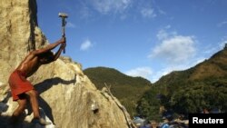 Pekerja tambang emas di Poboya, Sulawesi Tengah. (Foto: Dok)