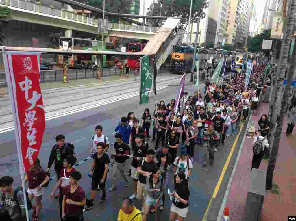 香港民阵发起反释法大游行(美国之音海彦拍摄)