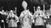 Nedatirana fotografija pape Pija XII. Novootkrivena prepiska sugerira da je papa Pio XII iz doba Drugog svjetskog rata imao detaljne informacije od njemačkog isusovca da se do 6.000 Jevreja i Poljaka svakodnevno ubija u Poljskoj pod njemačkom okupacijom.