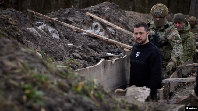 Ukraine's President Volodymyr Zelenskiy visits positions of Ukrainian Border Guards near the border with Russia, amid Russia's attack on Ukraine, in Sumy region, Ukraine March 28, 2023. Ukrainian Presidential Press Service/Handout via REUTERS