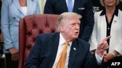 美国总统唐纳德·特朗普在华盛顿特区白宫椭圆形办公室签署一项行政命令后发表讲话。（2026年8月3日）