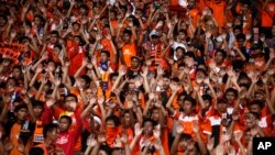 Para supporter kesebelasan sepak bola Persija Jakarta yang dikenal dengan The JakMania di Stadion GBK (foto: ilustrasi). 