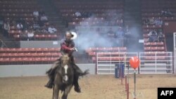 Kauboj na rodeu u Hjustonu puca u balon