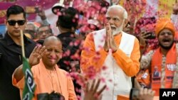 རྒྱ་གར་ནང་ཆོས་ལུགས་ཀྱི་དཀའ་རྙོག་ཡོད་པའི་སྐབས་འོས་བསྡུ་རིམ་པ་བཞི་པ་འགོ་འཛུགས་བྱས་པ།