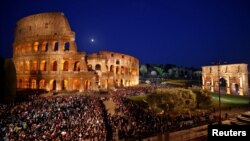 FILE - People gather outside of Colosseum in Rome, Italy April 15, 2022. (REUTERS/Guglielmo Mangiapane/File Photo)