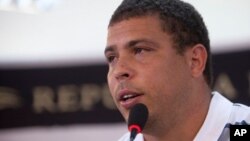 Mantan bintang sepakbola Brazil, Ronaldo akan tetap aktif dengan perannya sebagai anggota panitia Piala Dunia 2014 (foto: dok).