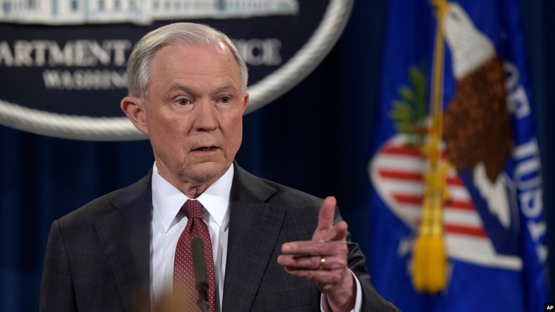 Bộ trưởng Tư Pháp Hoa Kỳ Jeff Sessions bị cáo buộc có liên lạc với phía Nga trong kì bầu cử Tổng thống năm ngoái. 