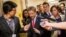 美国会参议员、共和党总统参选人兰德·保罗受到媒体的追逐。（资料照片）