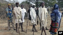 Men from the Borana tribe of Ethiopia take a break during the pastoralists' meeting in Yabello, 600 kilometers south of Ethiopia's capital of Addis Ababa, July 18, 2006 (file photo)