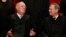 El juez Anthony Kennedy, izquierda, se unió a la Corte Suprema en 1988, designado por el presidente republicano Ronald Reagan.