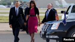 U.S. President Barack Obama and first lady Michelle Obama arrive in Dallas, Apr. 24, 2013.