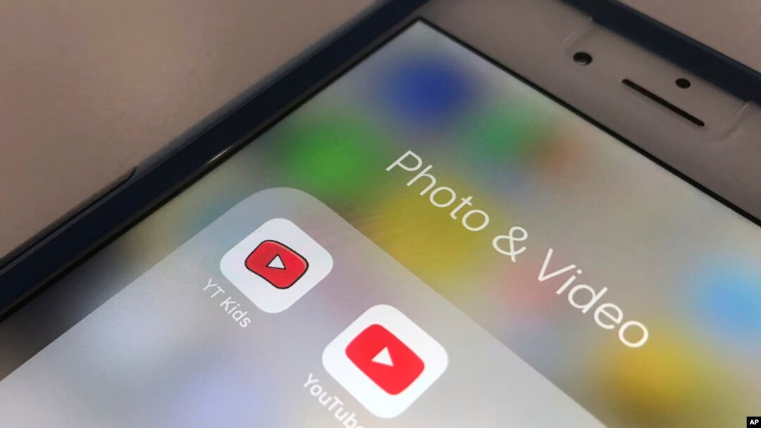 Aplicaciones de YouTube y YouTube Kids en un iPhone. Nueva York, 25-4-18. 