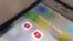 Aplicaciones de YouTube y YouTube Kids en un iPhone. Nueva York, 25-4-18. 