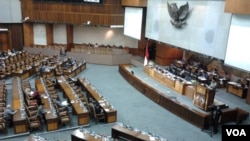 Sidang Paripurna dengan agenda Penyampaian Hasil Pemeriksaan Semester II Tahun 2014 oleh BPK, berlangsung di Gedung MPR DPR di Jakarta, Selasa 7/4 (foto: VOA/Iris).