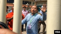 Kim Sok, a political analyst, was charged and sent to pre-trial detention following hours of questioning, February 17, 2017, Phnom Penh, Cambodia. (Hean Socheata/ VOA Khmer) 