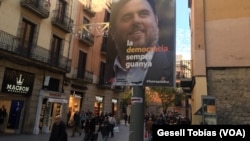 Poster Oriol Junqueras, salah seorang kandidat dalam pemilu regional, di Barcelona, Spanyol. 