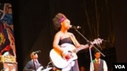 South African musician "Zahara" (Rashid Lahiff/VOA)