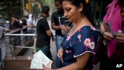 Venezuela, rico en petróleo, encara la peor crisis de su historia reciente que ha llevado a unos cuatro millones de venezolanos a emigrar desde 2015, según la ONU.