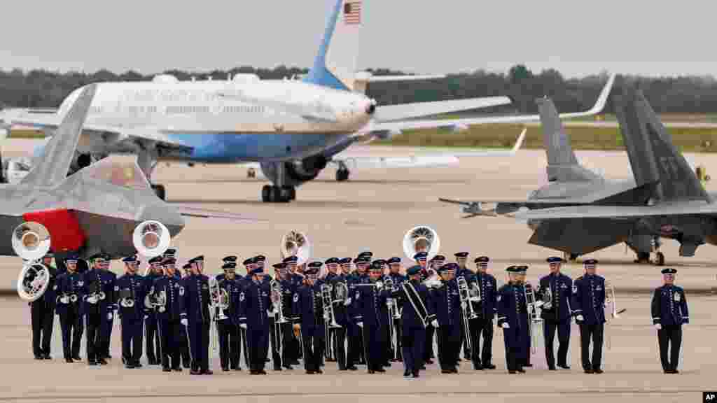 A U.S. military band moves into position before President Donald Trump and first lady Melania Trump greet Chinese President Xi Jinping and his wife Peng Liyuan at Joint Base Andrews, Md., Wednesday, Sept. 23, 2026.