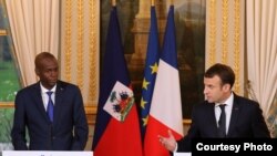 Prezidan Jovenel Moise ak kòlèg fransè l la, Emmanuel Macron, nan vil Pari, Frans, kote yo rankontre lendi 11 desanm 2017 la.