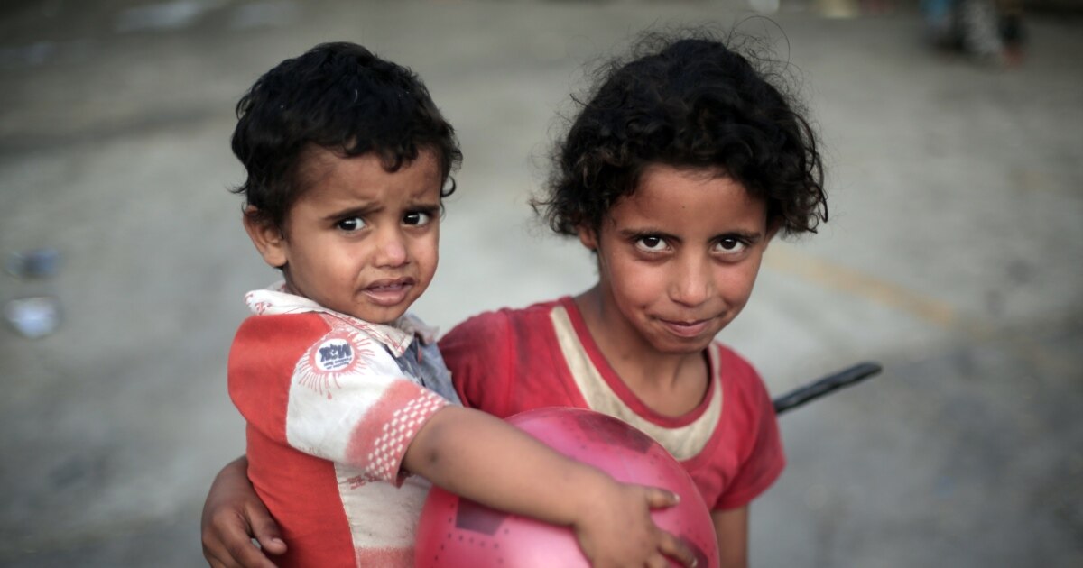 Rus estrada qoshiqchilar porno O‘g‘ilning jinsiy a’zosi ichki kiyimi ostidan chiqib turardi