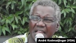 Gali Gata Ngoté, de l'UFD/PR lors d’une conférence de presse à N’Djamena le 29 avril 2016. (VOA / André Kodmadjingar) 