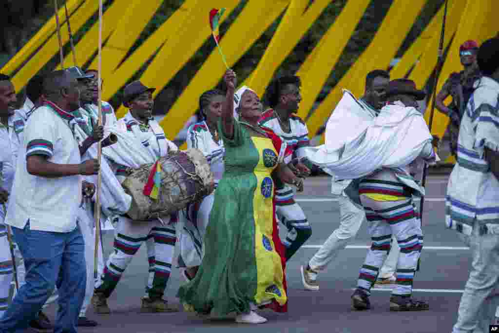 የመንግሥት ምስረታ በዓለ ሲመት በመስቀል አደባባይ 