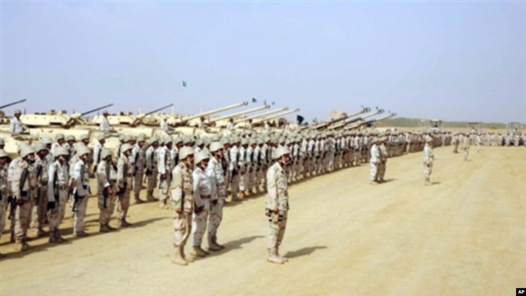 Saudi Press Agency file photo shows Saudi soldiers during visit by King Abdullah bin Abdul Aziz to Jizan Province, where Saudi forces have been battling the Yemeni militants along the frontier for four weeks, 2 Dec D2009