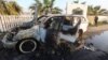 Mobil dari LSM World Central Kitchen yang rusak akibat serangan udara Israel dan menewaskan 7 pekerjanya di kota Deir al-Balah, Jalur Gaza Selasa, 2 April 2024. 