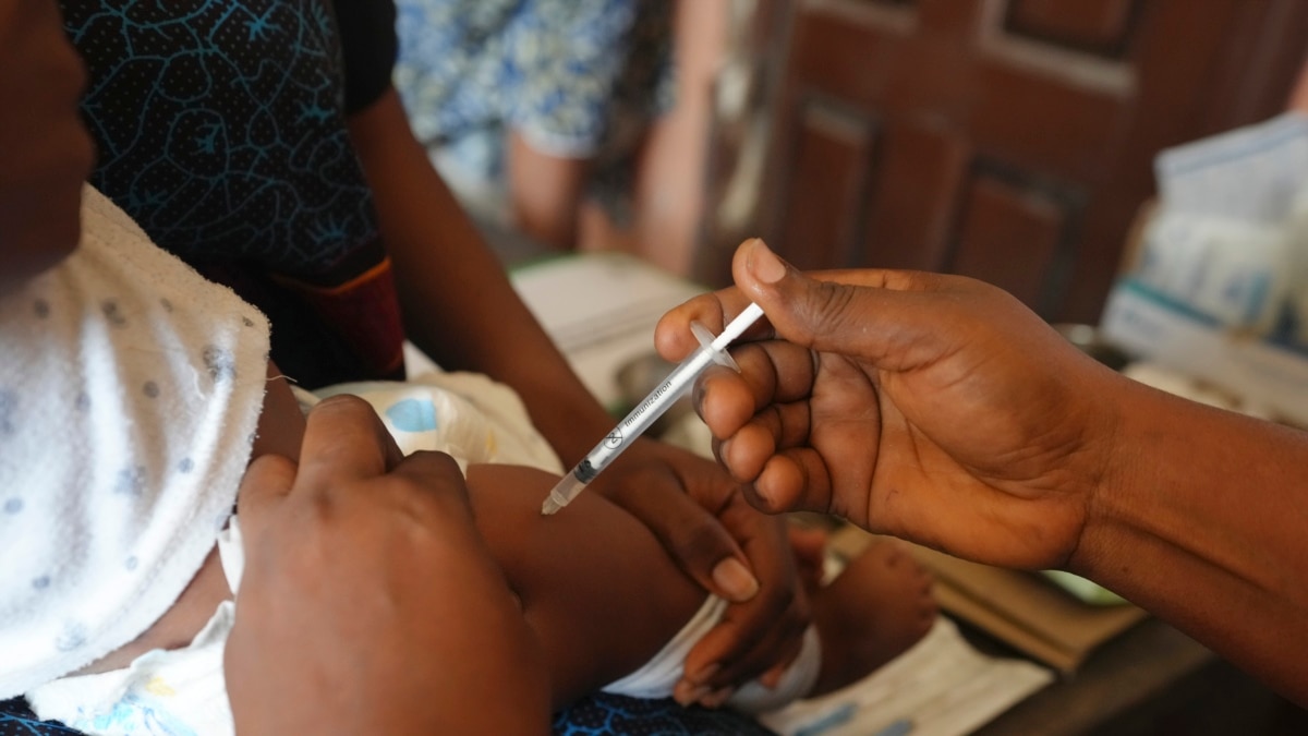 Grupos afirman que EEUU revirtió algunos recortes a programas de salud globales