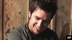 Lee DeWyze's 'Live It Up' CD