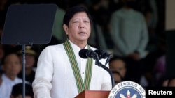 Presiden Filipina Ferdinand "Bongbong" Marcos Jr. menyampaikan pidato pada peringatan 126 tahun berdirinya tentara Filipina di Fort Bonifacio, di Taguig, Filipina, 22 Maret 2023. (Foto: REUTERS/Eloisa Lopez)