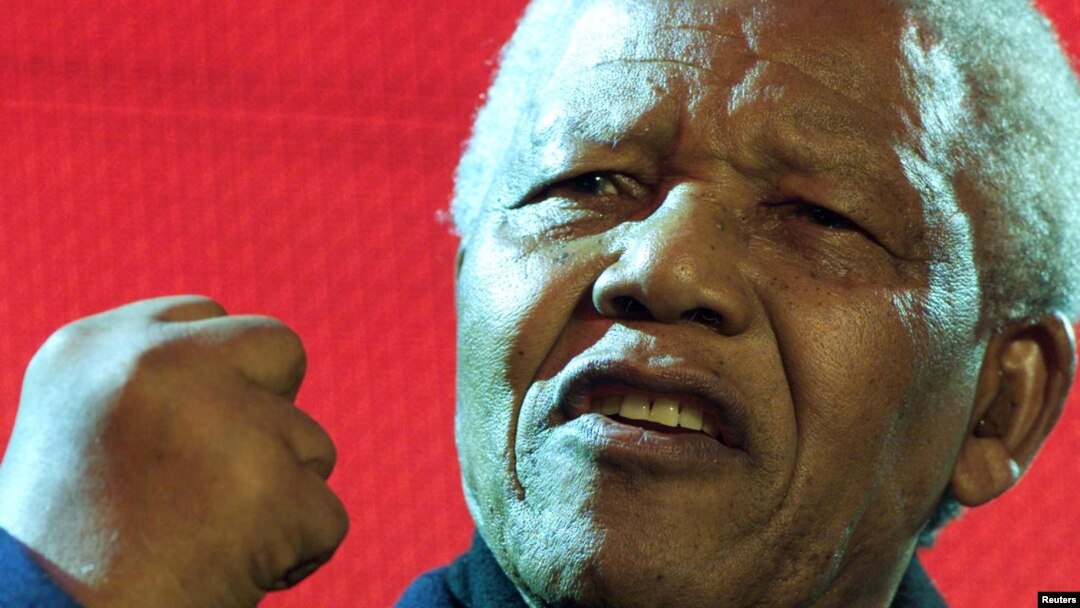 Ông Nelson Mandela đã thọ án tù 27 năm vì những hoạt động chống lại chế độ phân chia chủng tộc của Nam Phi và được đắc cử để trở thành vị Tổng Thống da đen đầu tiên của Nam Phi.