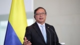 ARCHIVO - El presidente colombiano Gustavo Petro habla durante una conferencia de prensa en Berlín, Alemania, el 16 de junio de 2023.